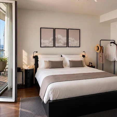 Easylife-genova-waterfront Suite-luxury Design ג'נובה